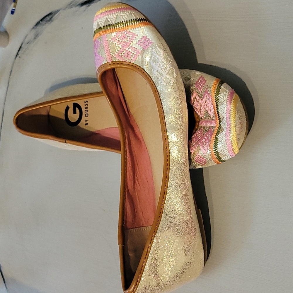 Guess flats